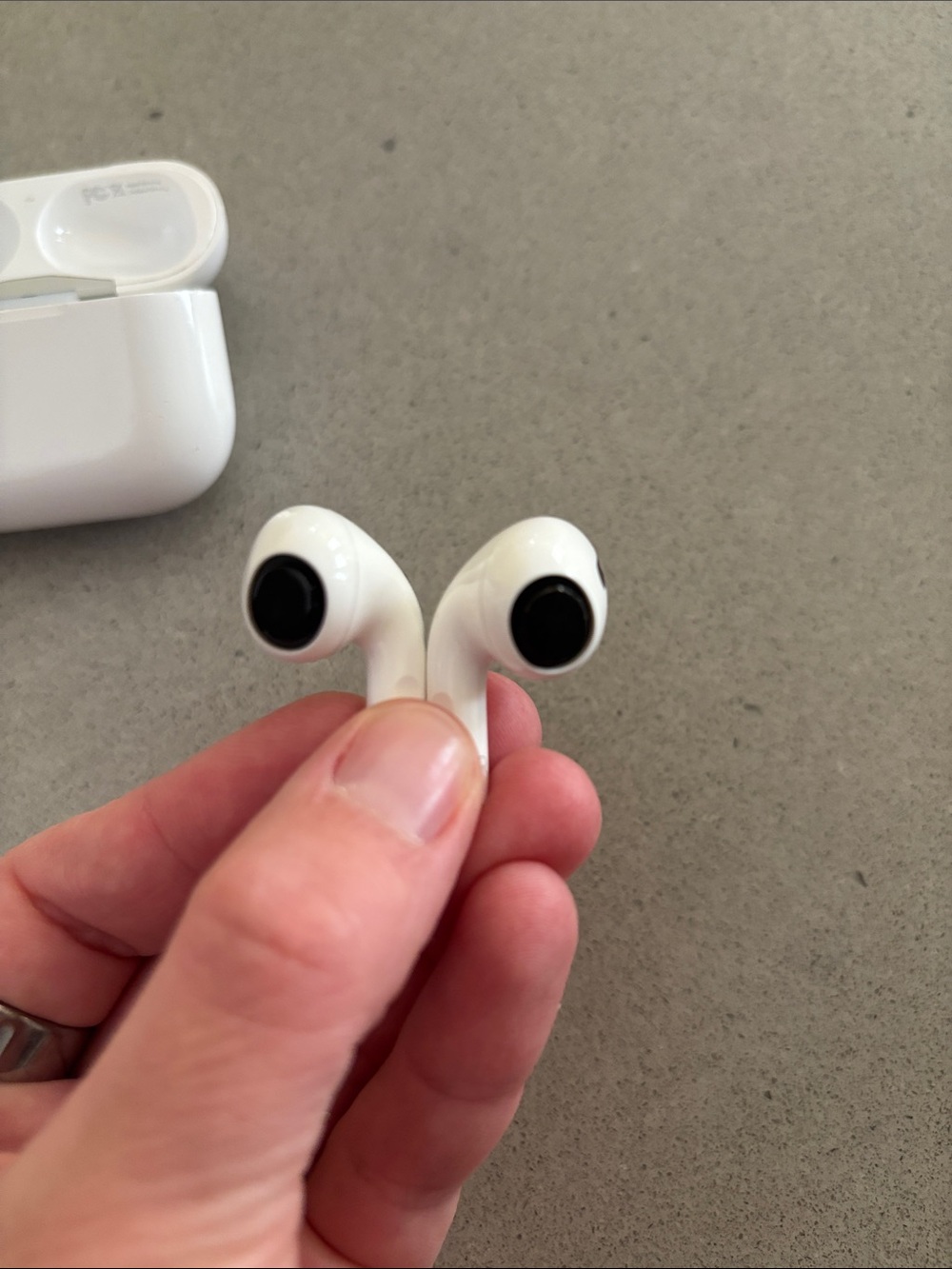 AirPods Pro - Picture 4 of 4